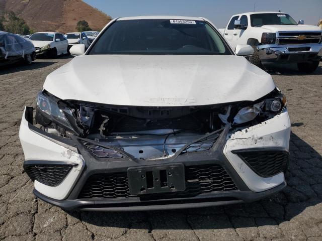 4T1G11AK2RU861781 - 2024 TOYOTA CAMRY SE NIGHT SHADE WHITE photo 5