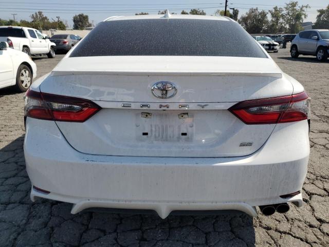4T1G11AK2RU861781 - 2024 TOYOTA CAMRY SE NIGHT SHADE WHITE photo 6
