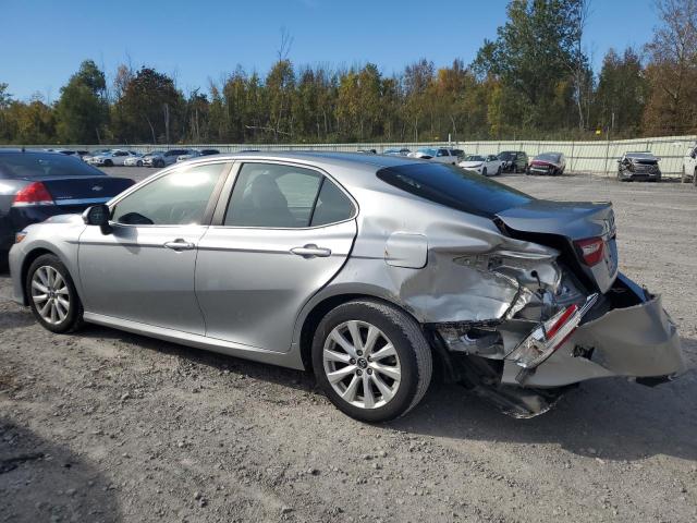 4T1B11HK3JU122374 - 2018 TOYOTA CAMRY L SILVER photo 2