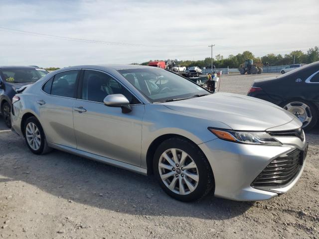 4T1B11HK3JU122374 - 2018 TOYOTA CAMRY L SILVER photo 4