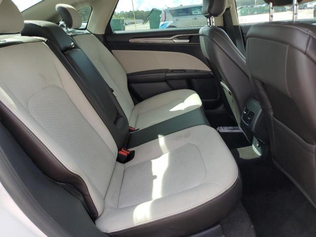 3FA6P0HD1KR127944 - 2019 FORD FUSION SE WHITE photo 10