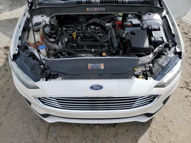 3FA6P0HD1KR127944 - 2019 FORD FUSION SE WHITE photo 11
