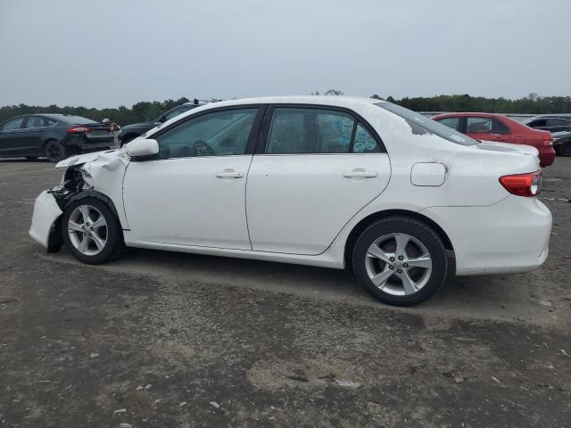 5YFBU4EE3DP126115 - 2013 TOYOTA COROLLA BASE Beyaz fotoğraf 2