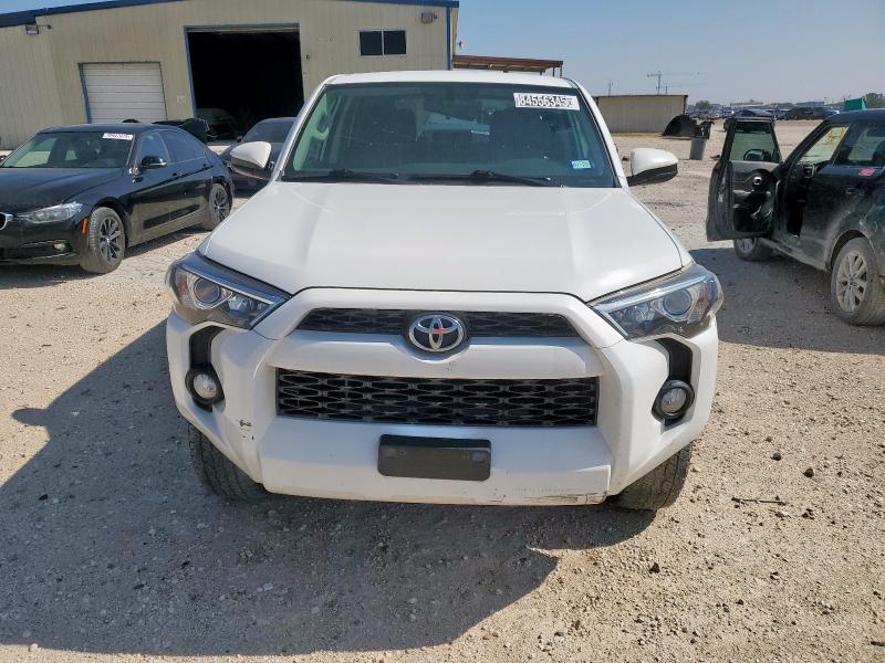 JTEZU5JRXJ5174017 - 2018 TOYOTA 4RUNNER SR5 Ақ фото 5