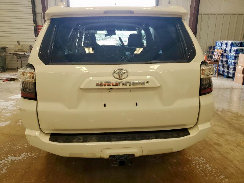 JTEZU5JRXJ5174017 - 2018 TOYOTA 4RUNNER SR5 Ақ фото 6