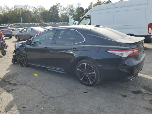 4T1BZ1HK4JU020641 - 2018 TOYOTA CAMRY XSE შავი ფოტო 2