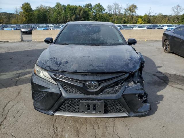 4T1BZ1HK4JU020641 - 2018 TOYOTA CAMRY XSE შავი ფოტო 5
