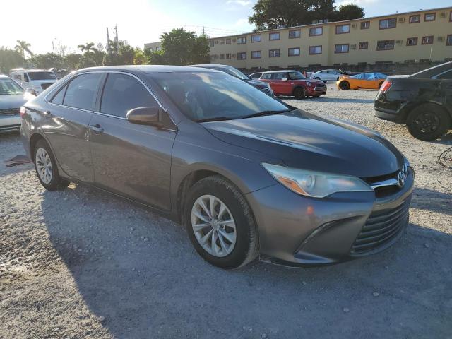 4T1BF1FK5FU498201 - 2015 TOYOTA CAMRY LE GRAY photo 4