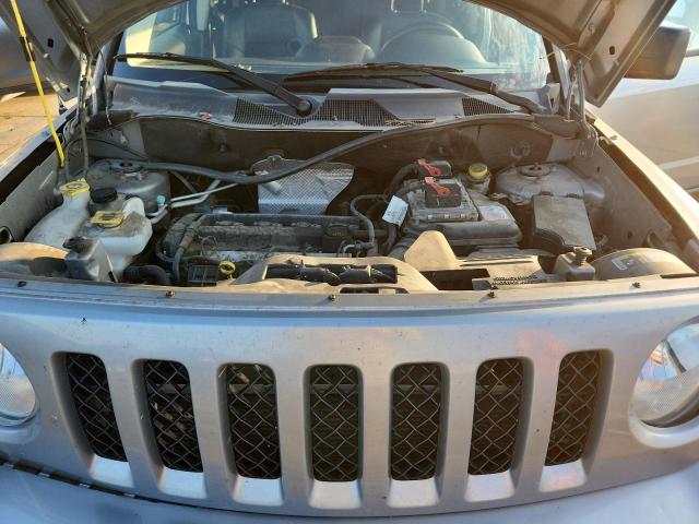 1C4NJPBA4GD706375 - 2016 JEEP PATRIOT SPORT SILVER photo 11