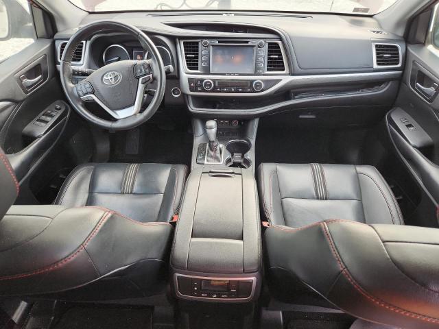 5TDKZRFHXKS319468 - 2019 TOYOTA HIGHLANDER SE 栗色 照片 8