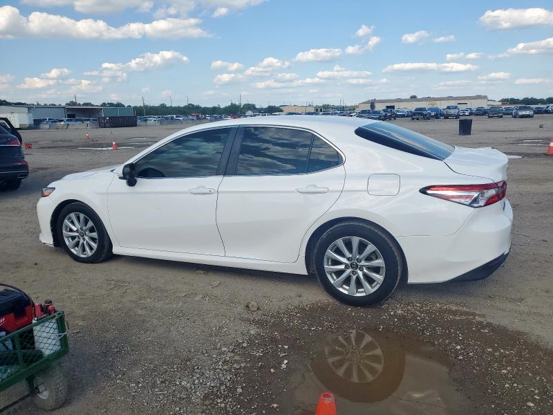 4T1B11HK6JU050702 - 2018 TOYOTA CAMRY L WHITE photo 2