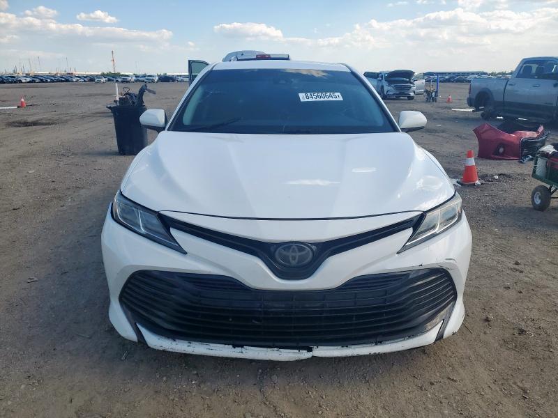 4T1B11HK6JU050702 - 2018 TOYOTA CAMRY L WHITE photo 5