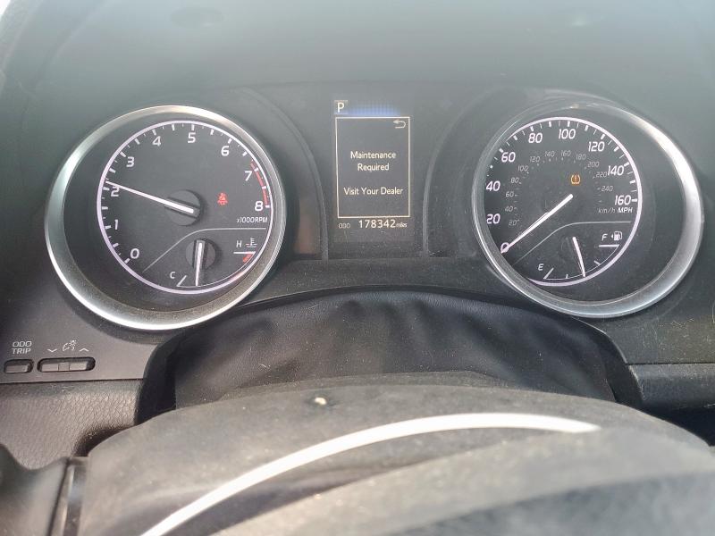 4T1B11HK6JU050702 - 2018 TOYOTA CAMRY L WHITE photo 9