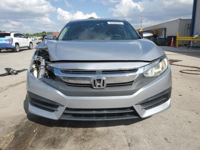 19XFC2F54JE022026 - 2018 HONDA CIVIC LX Gümüş foto 5