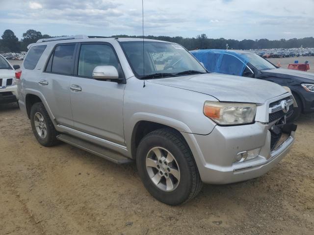 JTEZU5JR8A5011382 - 2010 TOYOTA 4RUNNER SR5 银色 照片 4
