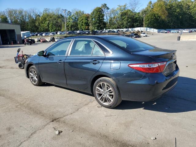 4T1BF1FK8HU368643 - 2017 TOYOTA CAMRY LE Bleu photo 2