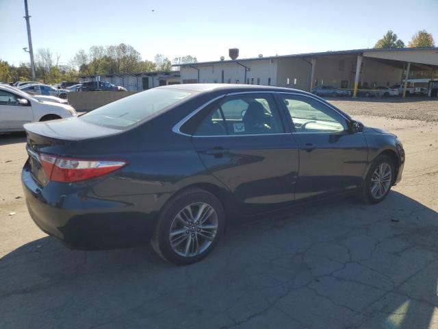 4T1BF1FK8HU368643 - 2017 TOYOTA CAMRY LE Bleu photo 3