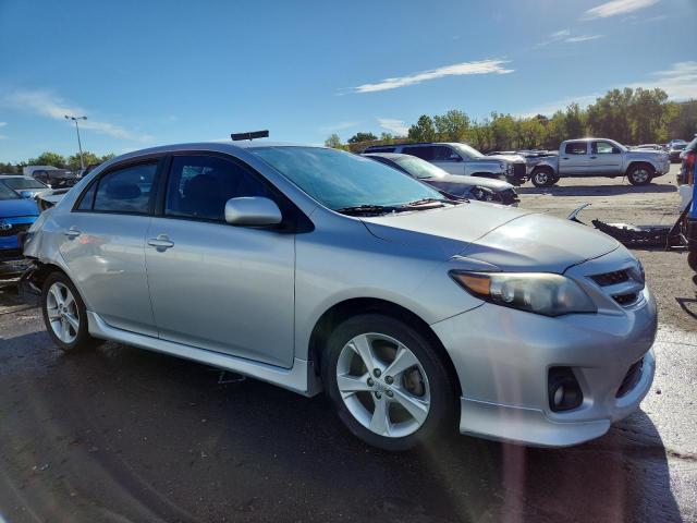 5YFBU4EEXCP013504 - 2012 TOYOTA COROLLA BASE Արծաթագույն լուսանկար 4