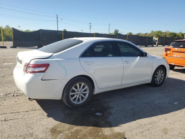 4T4BF3EK1BR149730 - 2011 TOYOTA CAMRY BASE Weiß Foto 3