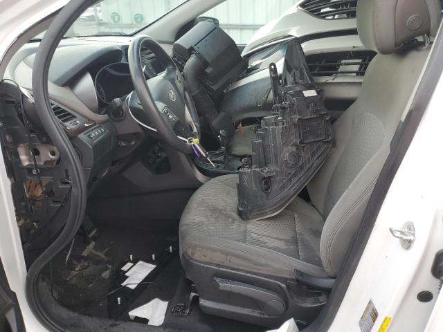 5NMZT3LB4HH037366 - 2017 HYUNDAI SANTA FE S WHITE photo 7