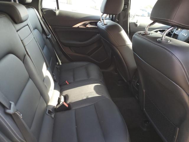 SJKCH5CR0HA015498 - 2017 INFINITI QX30 BASE SILVER photo 11