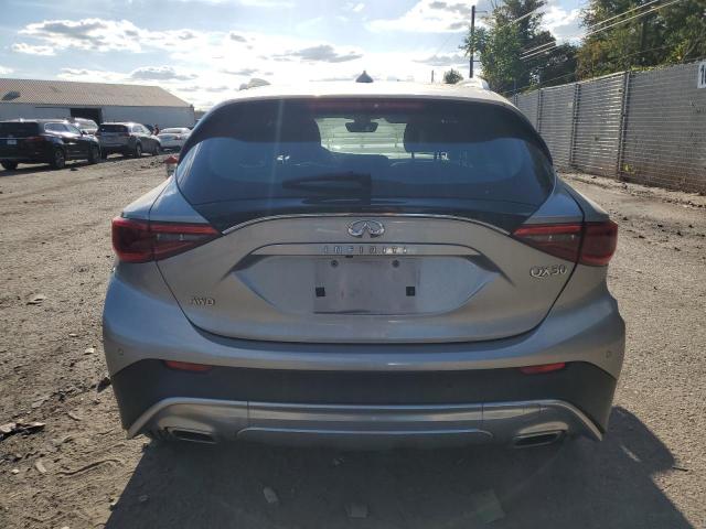 SJKCH5CR0HA015498 - 2017 INFINITI QX30 BASE SILVER photo 6