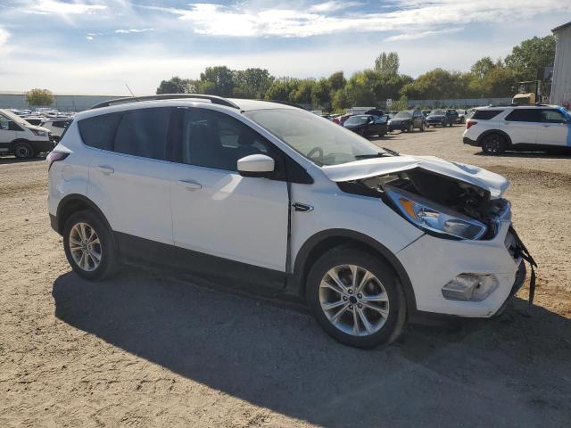 1FMCU0GD5JUD57979 - 2018 FORD ESCAPE SE Weiß Foto 4