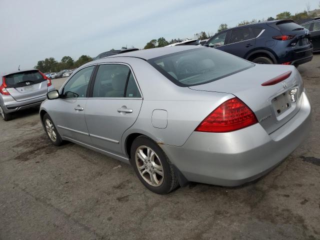 1HGCM56357A202693 - 2007 HONDA ACCORD SE SILVER photo 2
