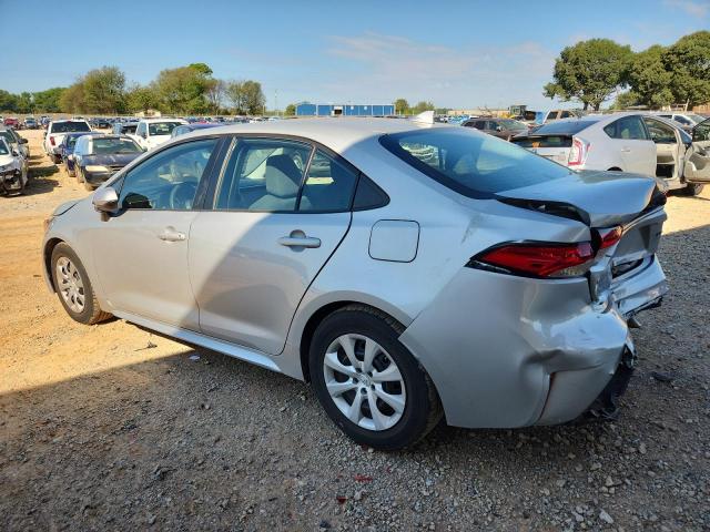 5YFEPMAE2MP213224 - 2021 TOYOTA COROLLA LE SILVER photo 2
