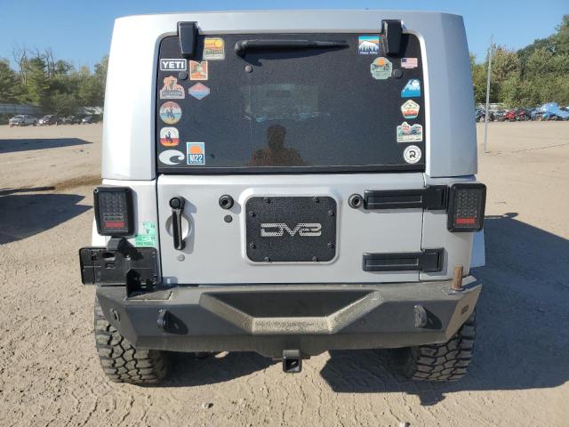 1J8GA591X8L575746 - 2008 JEEP WRANGLER UNLIMITED SAHARA SILVER photo 6