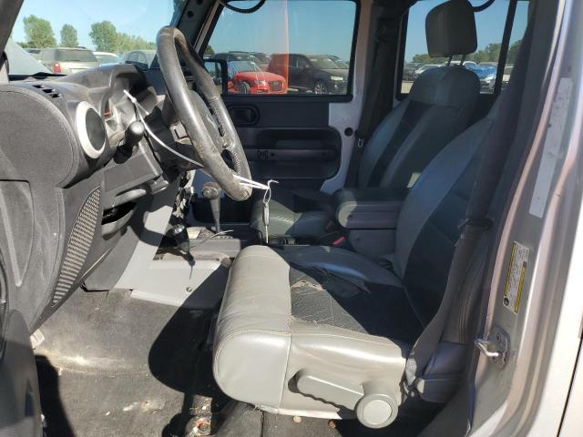 1J8GA591X8L575746 - 2008 JEEP WRANGLER UNLIMITED SAHARA SILVER photo 7