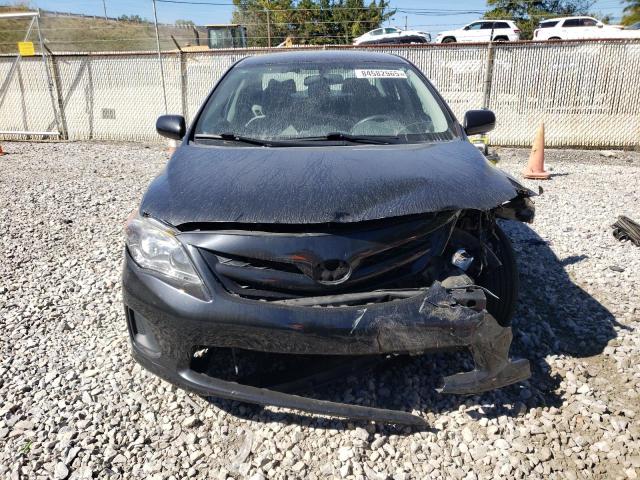 5YFBU4EE2CP013917 - 2012 TOYOTA COROLLA BASE Schwarz Foto 5
