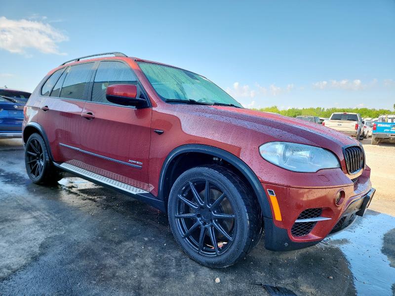 5UXZV8C51DL899372 - 2013 BMW X5 XDRIVE50I 栗色 照片 4