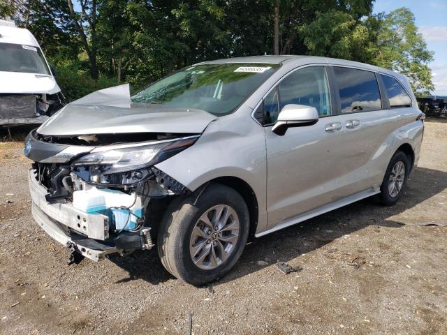 2022 TOYOTA SIENNA LE, 