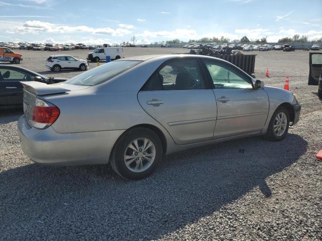 4T1BE32K55U084340 - 2005 TOYOTA CAMRY LE 银色 照片 3