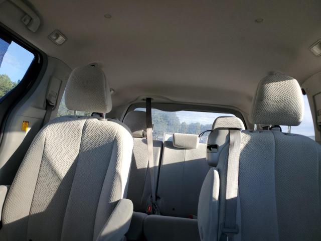 5TDKK3DCXBS136354 - 2011 TOYOTA SIENNA LE WHITE photo 10