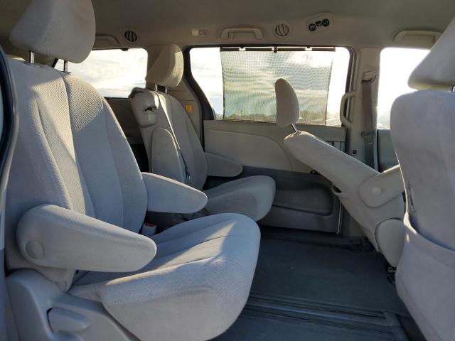 5TDKK3DCXBS136354 - 2011 TOYOTA SIENNA LE WHITE photo 11