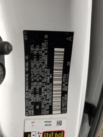 5TDKK3DCXBS136354 - 2011 TOYOTA SIENNA LE WHITE photo 13