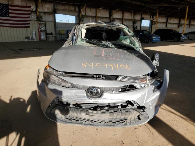 JTDEPMAE2NJ224097 - 2022 TOYOTA COROLLA LE Argent photo 5