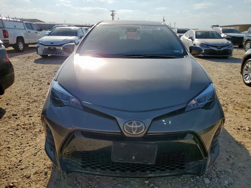 5YFBURHE5HP727427 - 2017 TOYOTA COROLLA L Մոխրագույն լուսանկար 5
