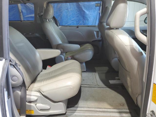 5TDJK3DC8BS025958 - 2011 TOYOTA SIENNA LE Ақ фото 11