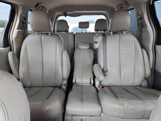 5TDKK3DC4DS304539 - 2013 TOYOTA SIENNA LE WHITE photo 10