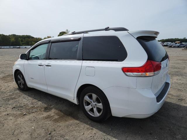 5TDKK3DC4DS304539 - 2013 TOYOTA SIENNA LE WHITE photo 2