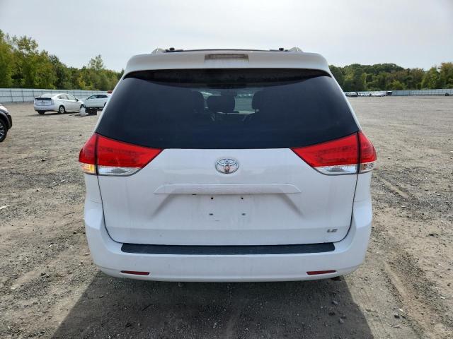 5TDKK3DC4DS304539 - 2013 TOYOTA SIENNA LE WHITE photo 6