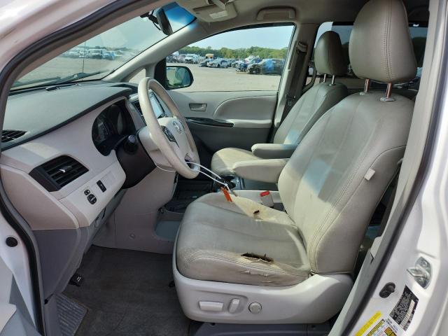5TDKK3DC4DS304539 - 2013 TOYOTA SIENNA LE WHITE photo 7