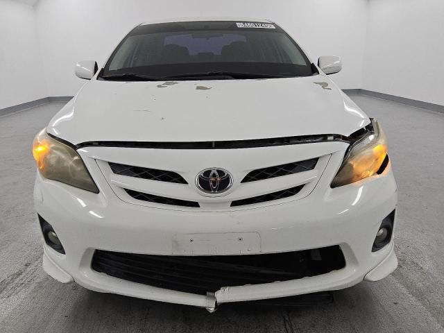 5YFBU4EE7DP080255 - 2013 TOYOTA COROLLA BASE Սպիտակ լուսանկար 5