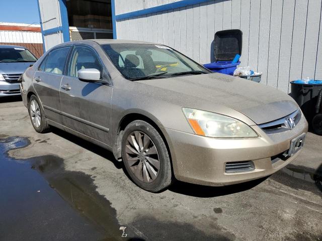 1HGCM564X7A034672 - 2007 HONDA ACCORD LX TAN photo 4