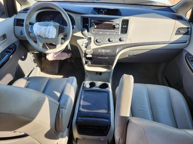 5TDKK3DC3CS180181 - 2012 TOYOTA SIENNA LE أبيض صورة 8