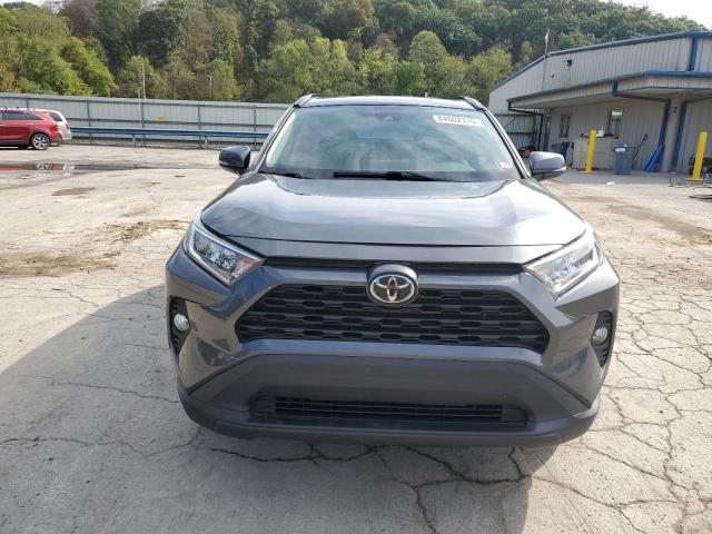 2T3P1RFV1LC125979 - 2020 TOYOTA RAV4 XLE GRAY photo 5