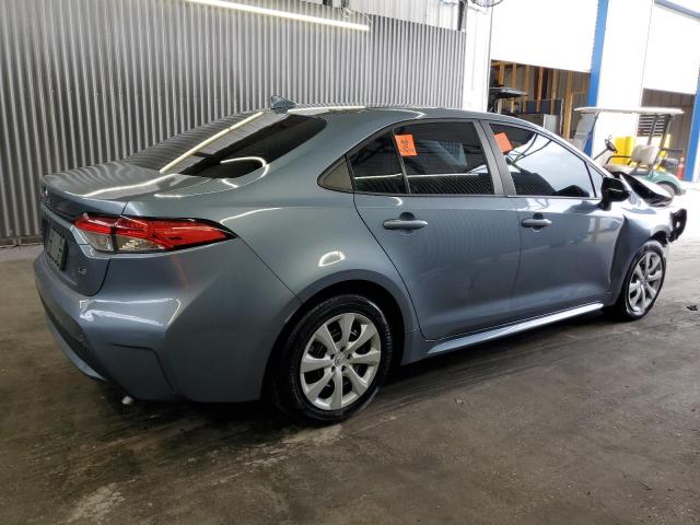 5YFEPMAE5NP297833 - 2022 TOYOTA COROLLA LE BLUE photo 3